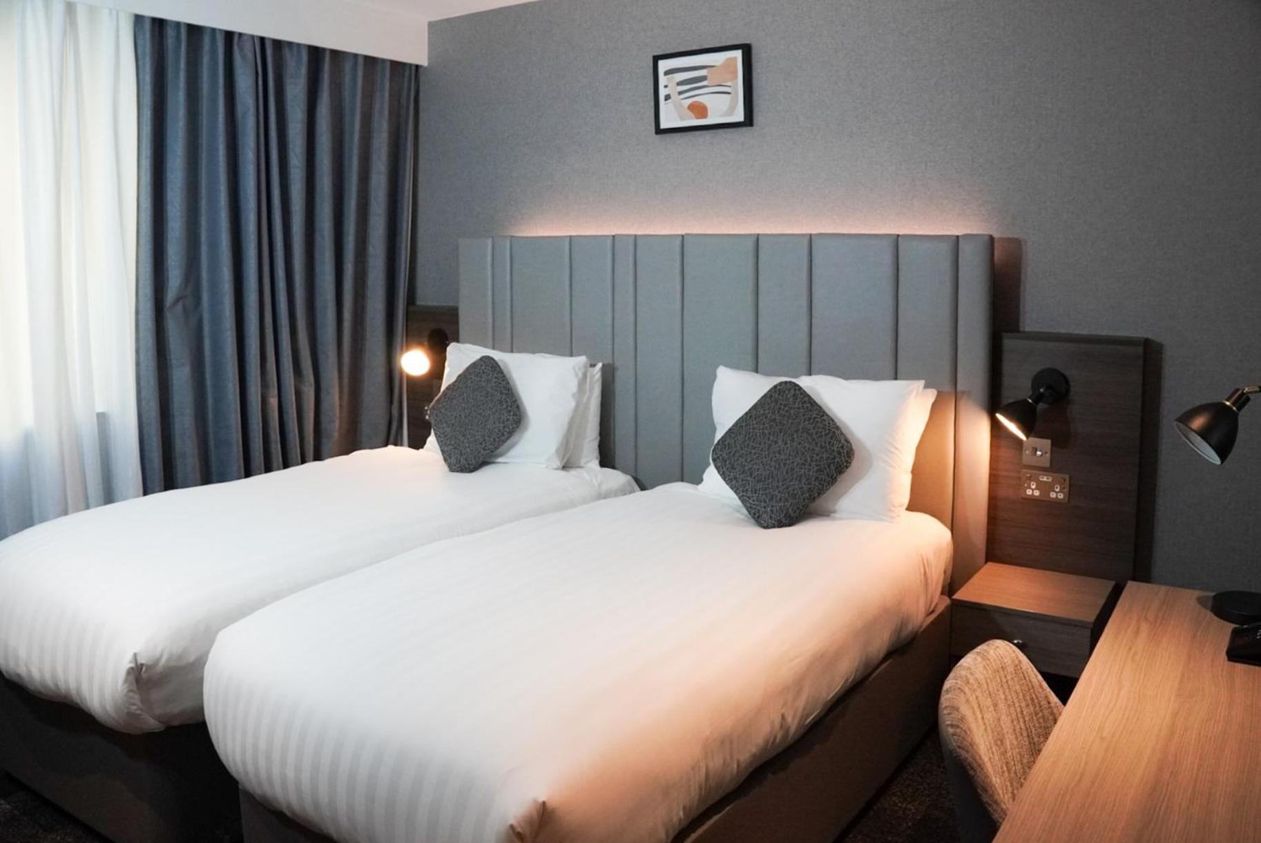 Hotel Crowne Plaza London - Kingston By Ihg 4*