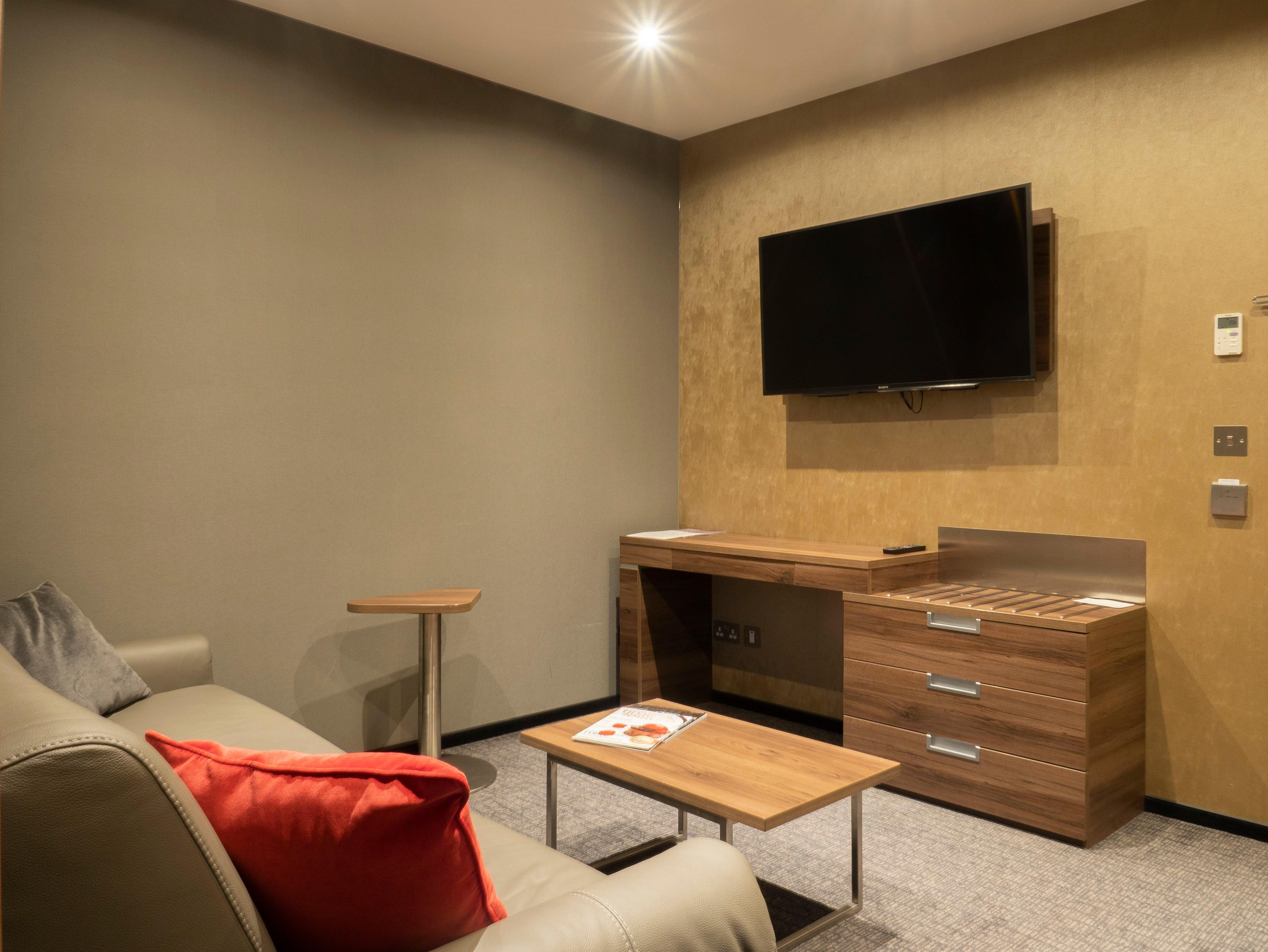 Hotel Crowne Plaza London - Kingston By Ihg 4*