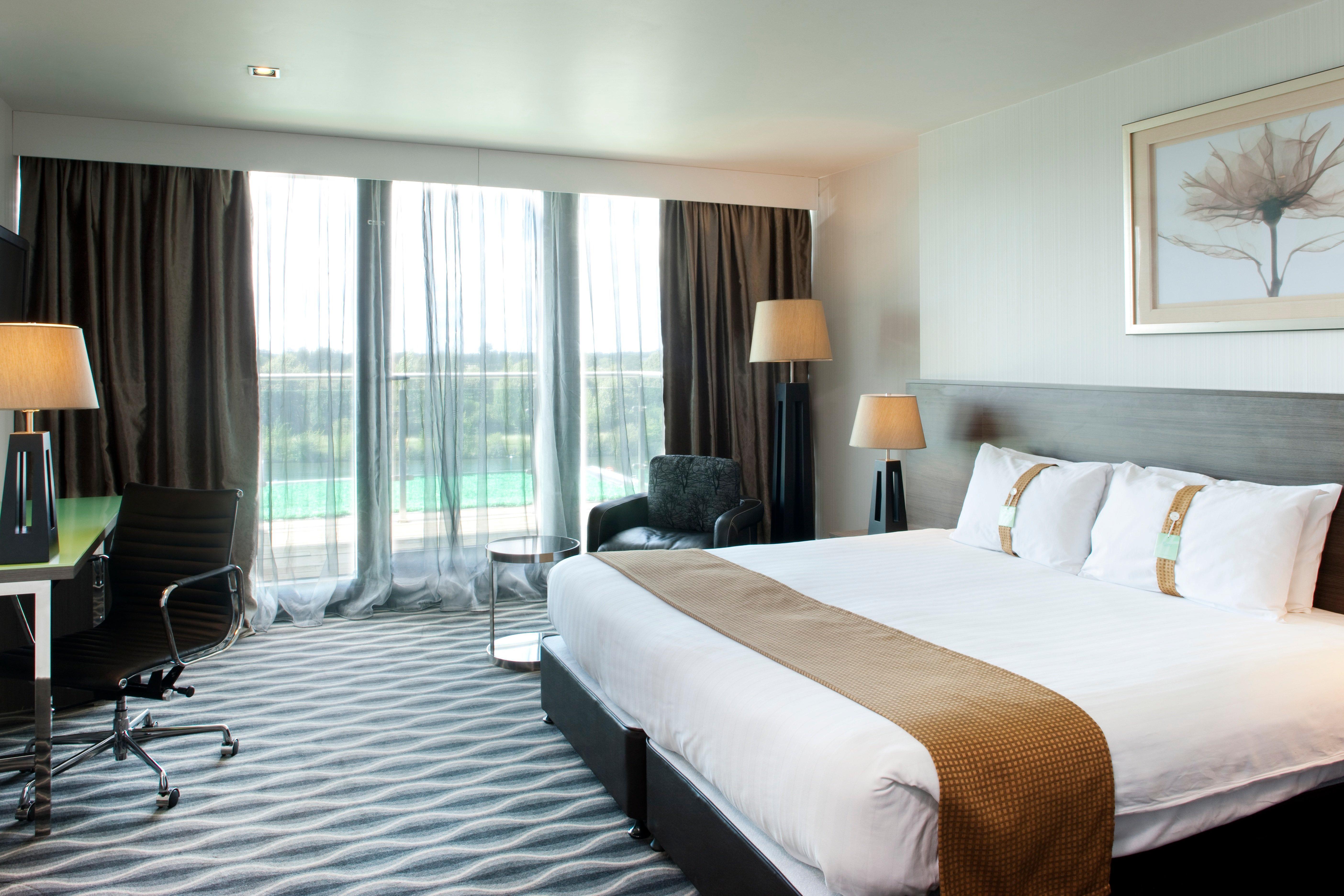 Hotel Crowne Plaza London - Kingston By Ihg 4*